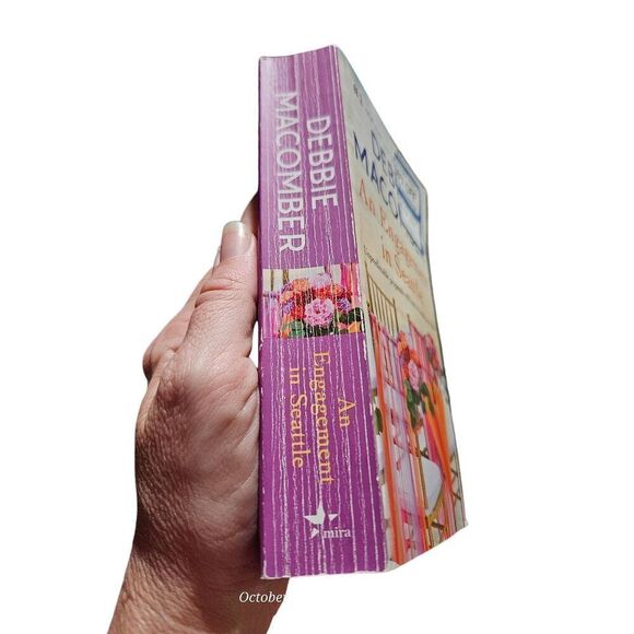 An engagement in Seattle by Debbie Macomber mira books isbn-13 9780778331117 - Picture 4 of 5